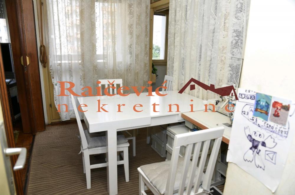 Stan na prodaju u Beogradu, Dorćol, dvoiposoban, 76m2, cena 296400 evra