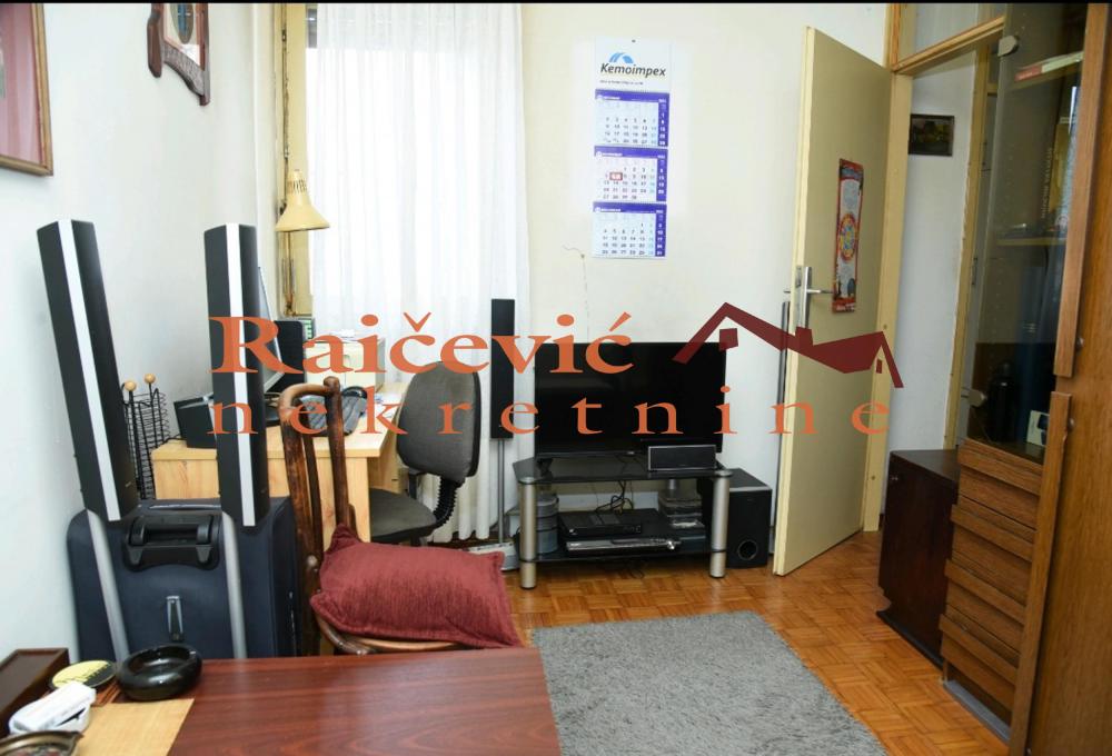 Stan na prodaju u Beogradu, Dorćol, dvoiposoban, 76m2, cena 296400 evra