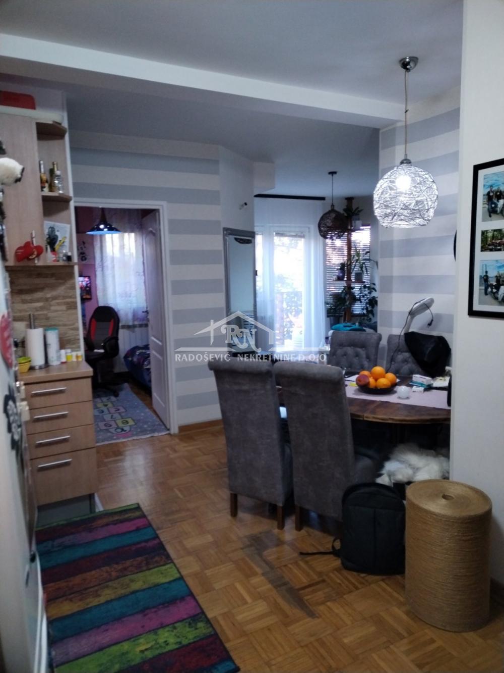 Stan na prodaju u Beogradu, Petlovo brdo, dvoiposoban, 51m2, cena 115000 evra