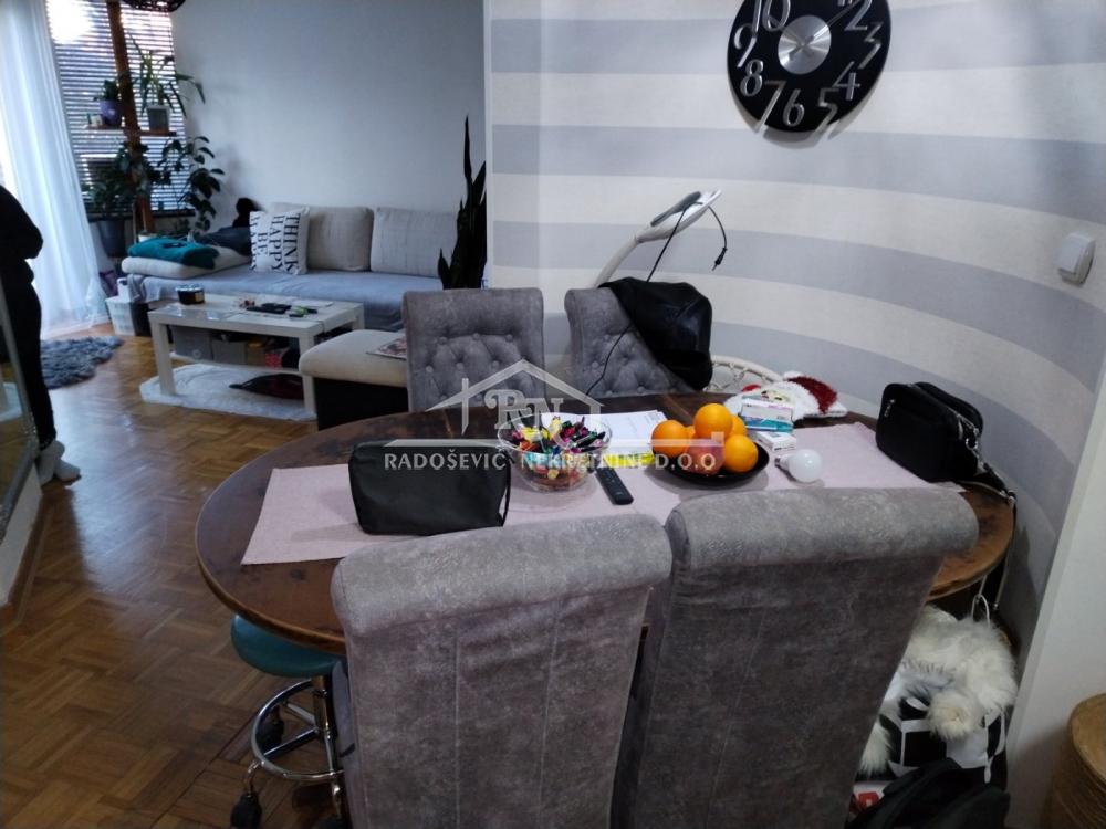 Stan na prodaju u Beogradu, Petlovo brdo, dvoiposoban, 51m2, cena 115000 evra