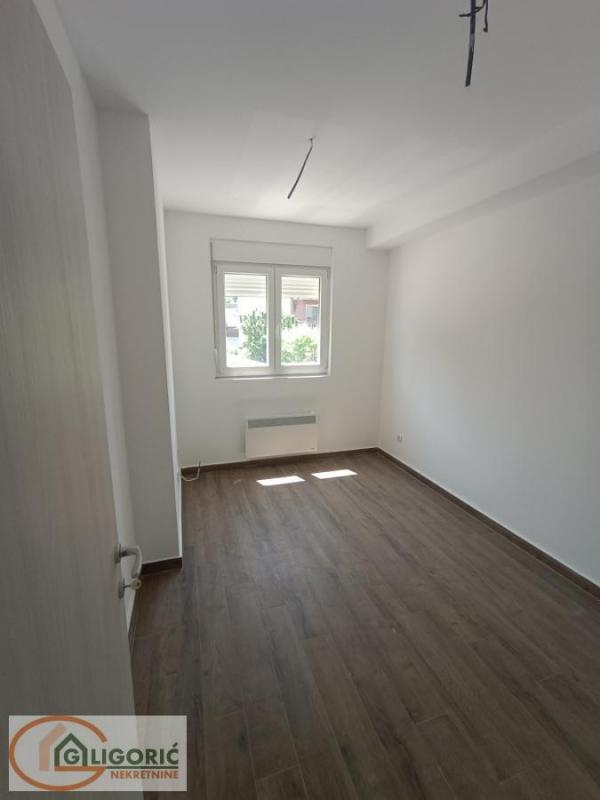 Stan na prodaju u Beogradu, Grocka, trosoban, 66m2, cena 99000 evra