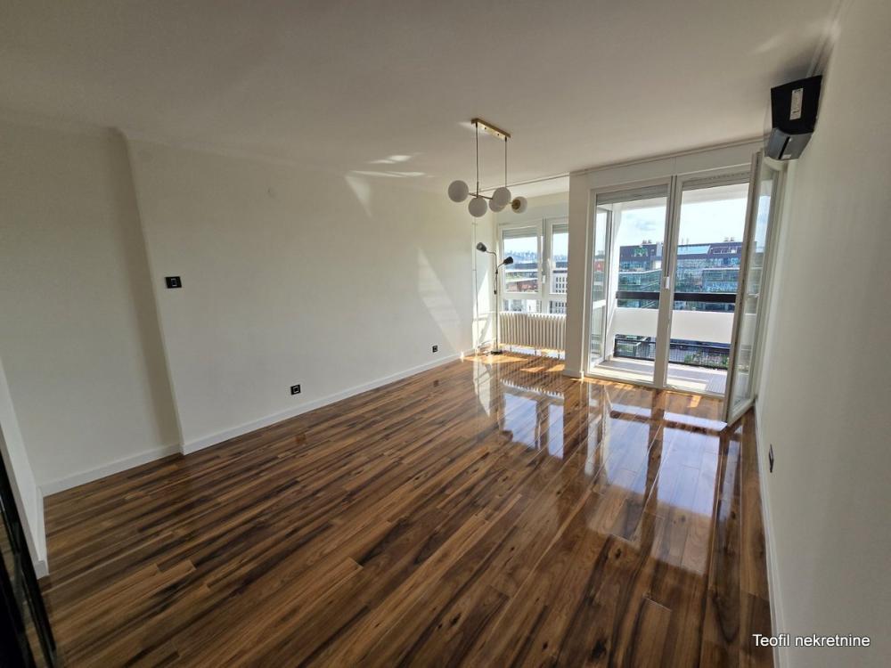 Stan na prodaju u Beogradu, Novi Beograd blok 23, trosoban, 75m2, cena 268900 evra