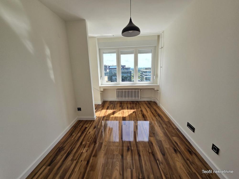 Stan na prodaju u Beogradu, Novi Beograd blok 23, trosoban, 75m2, cena 264900 evra
