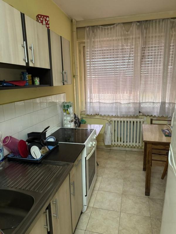 Stan na prodaju u Beogradu, Novi Beograd blok 33 (Genex kula), troiposoban, 77m2, cena 218000 evra