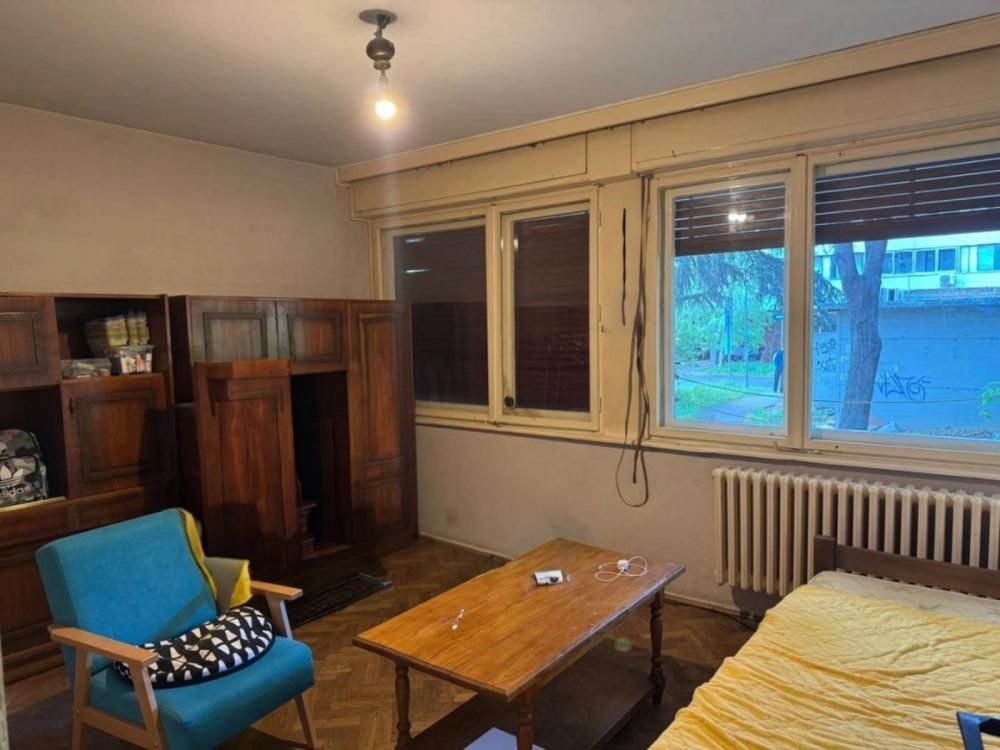 Stan na prodaju u Beogradu, Novi Beograd blok 33 (Genex kula), troiposoban, 77m2, cena 218000 evra