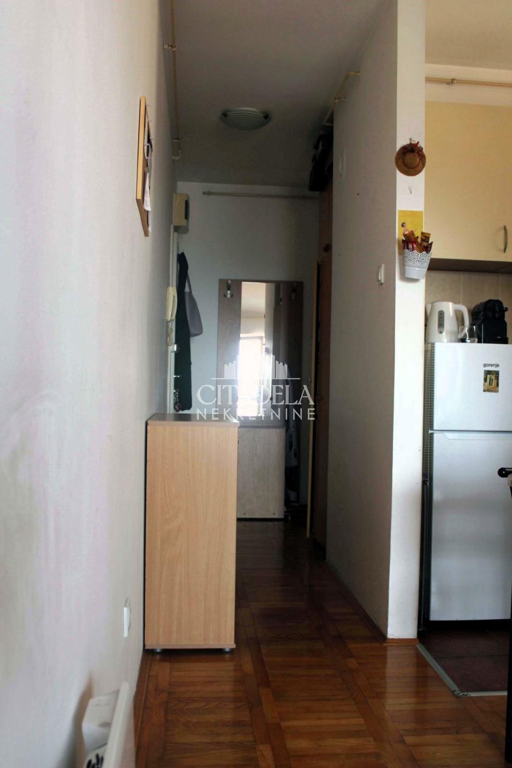 Stan na prodaju u Beogradu, Karaburma, jednosoban, 26m2, cena 73000 evra