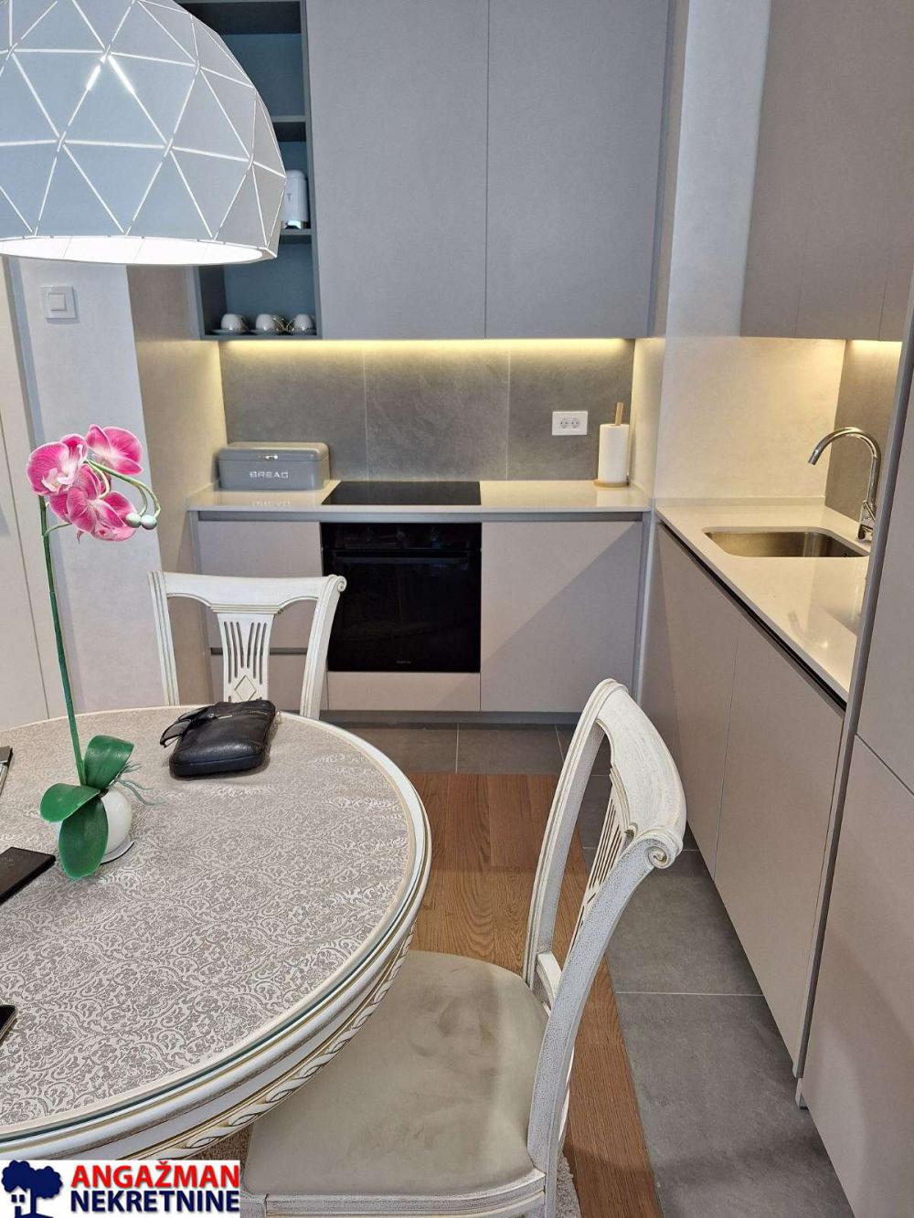 Stan na prodaju u Beogradu, Beograd na vodi, dvosoban, 56m2, cena 255000 evra
