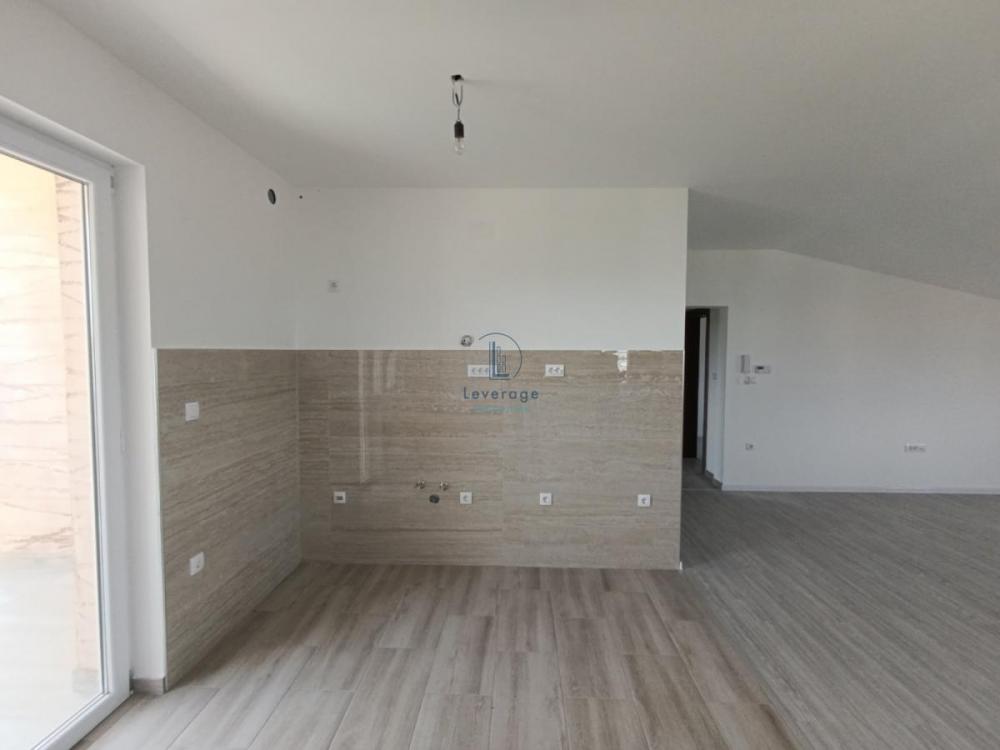 Stan na prodaju u Beogradu, dvoiposoban, 82m2, cena 101000 evra