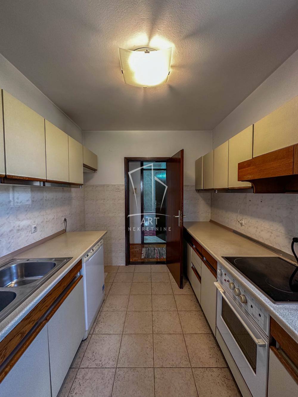 Stan na prodaju u Beogradu, Banovo brdo, dvoiposoban, 54m2, cena 158800 evra