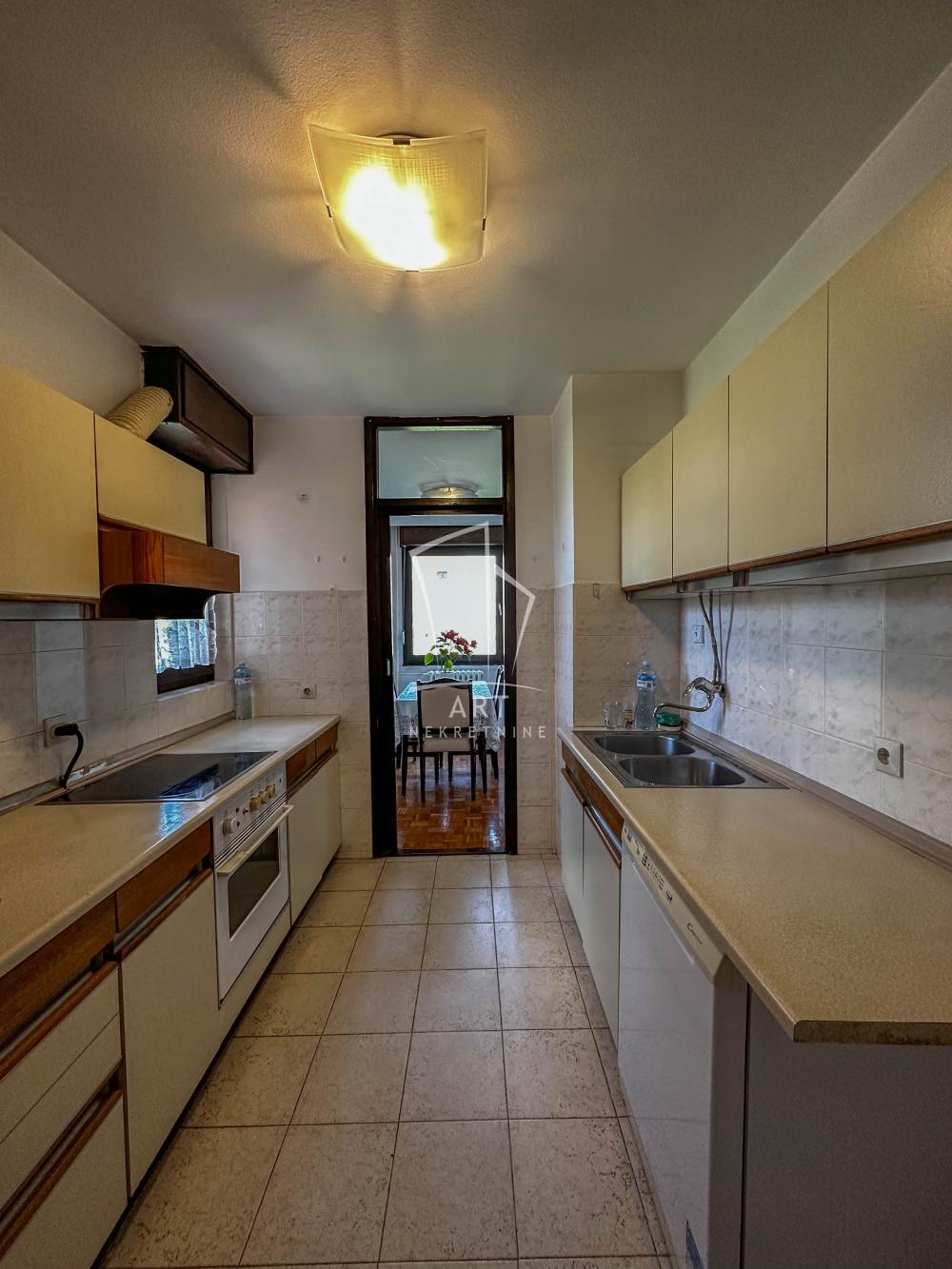 Stan na prodaju u Beogradu, Banovo brdo, dvoiposoban, 54m2, cena 158800 evra