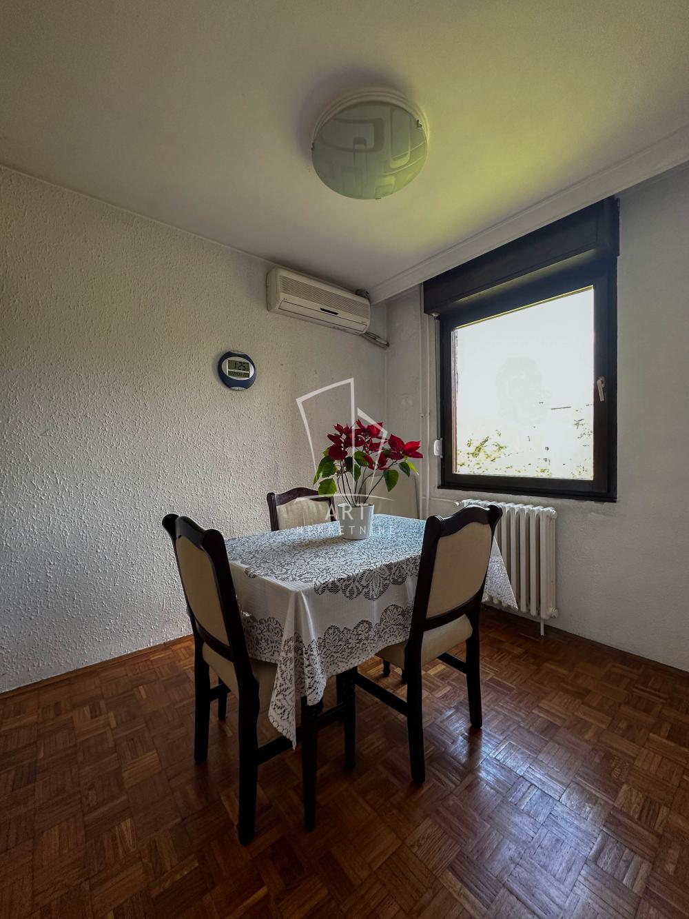 Stan na prodaju u Beogradu, Banovo brdo, dvoiposoban, 54m2, cena 158800 evra
