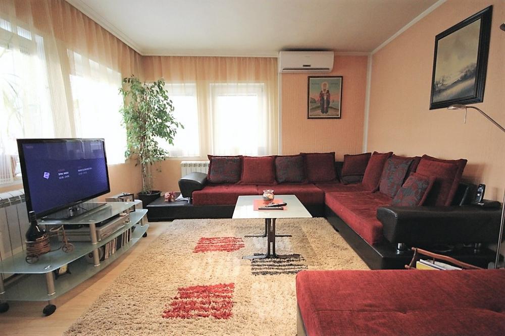 Stan na prodaju u Beogradu, Zemun, cetvorosoban, 125m2, cena 225000 evra