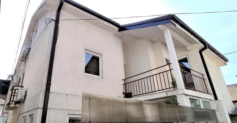 Stan na prodaju u Beogradu, Zemun, cetvorosoban, 125m2, cena 225000 evra