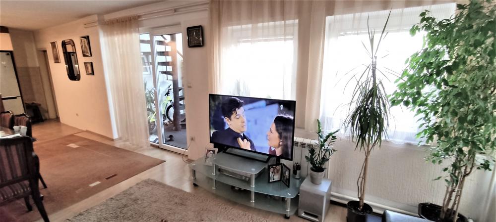 Stan na prodaju u Beogradu, Zemun, cetvorosoban, 125m2, cena 225000 evra