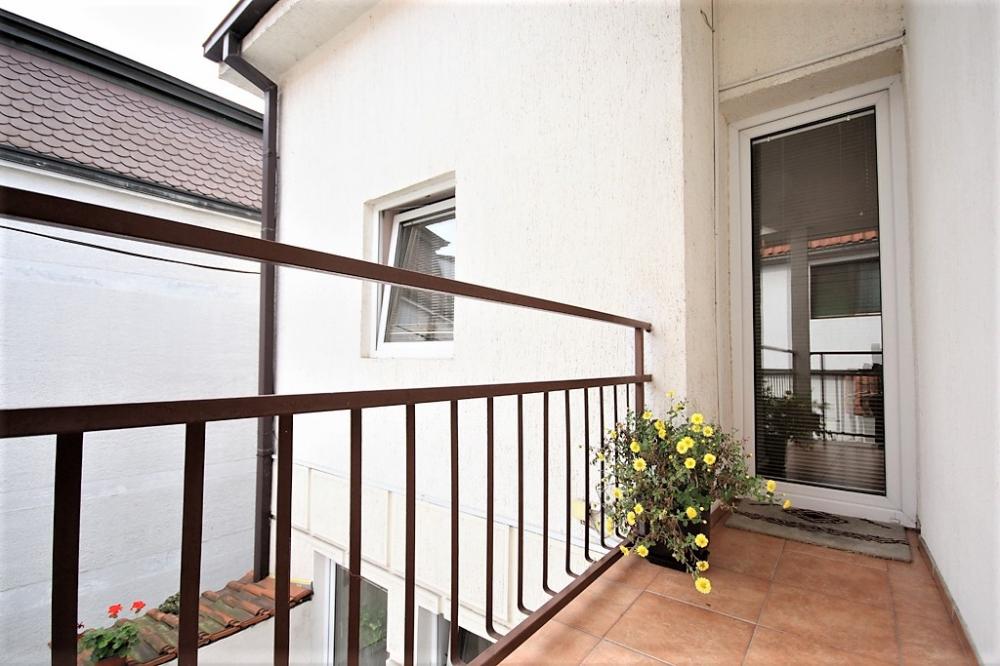 Stan na prodaju u Beogradu, Zemun, cetvorosoban, 125m2, cena 225000 evra