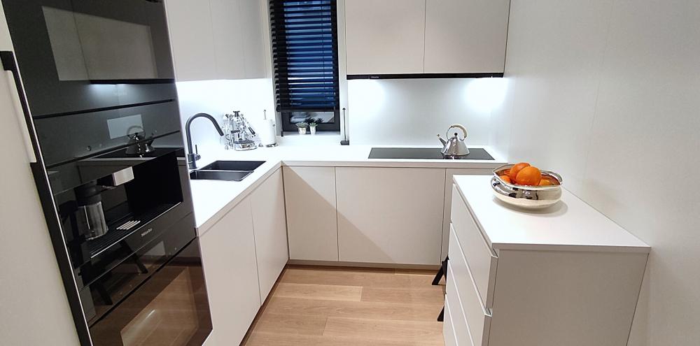 Stan na prodaju u Beogradu, Beograd (centar), trosoban, 138m2, cena 1300000 evra