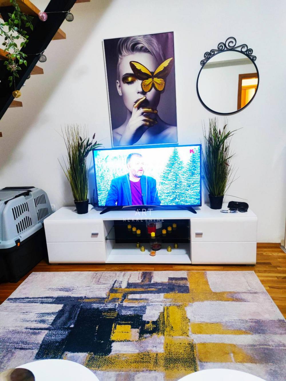 Stan na prodaju u Beogradu, Karaburma, trosoban, 40m2, cena 149000 evra