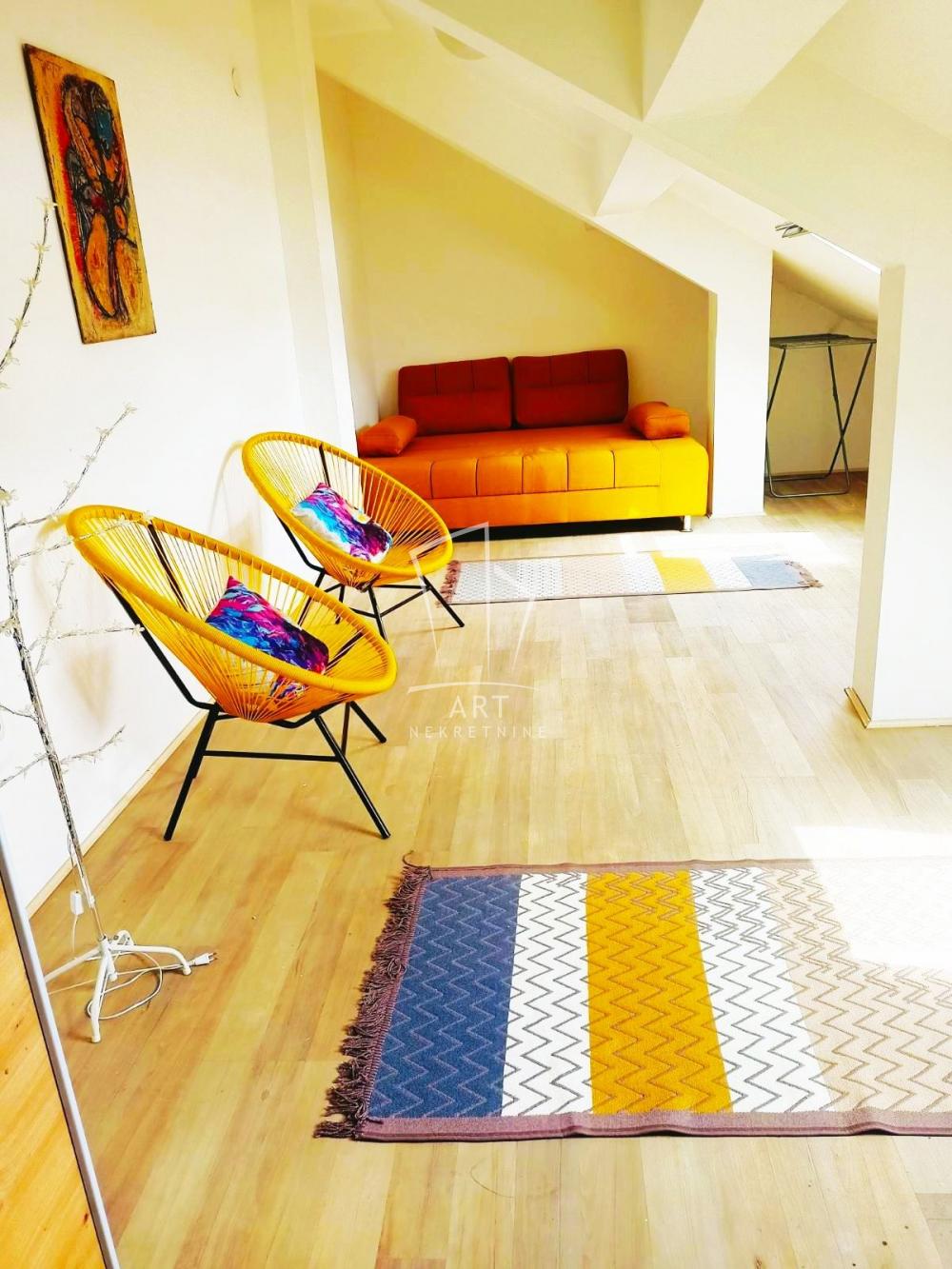 Stan na prodaju u Beogradu, Karaburma, trosoban, 40m2, cena 149000 evra