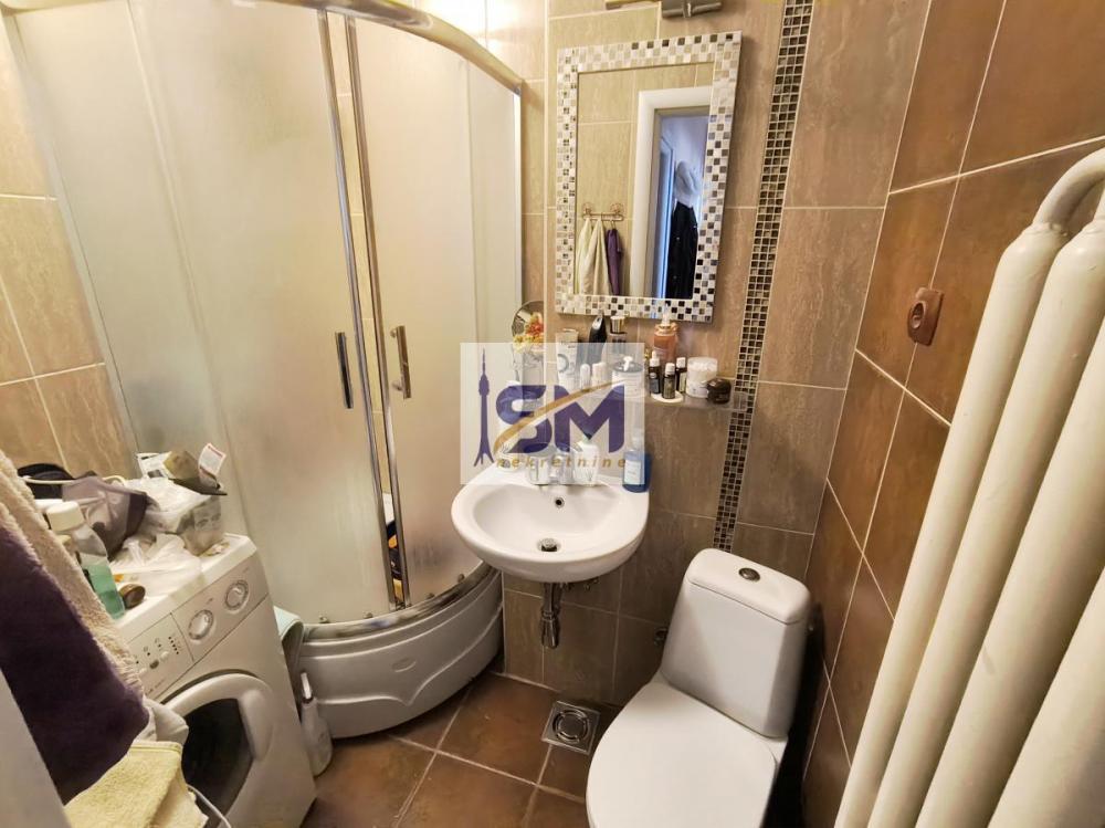 Stan na prodaju u Beogradu, Novi Beograd blok 21 (10. gimnazija), trosoban, 77m2, cena 280000 evra