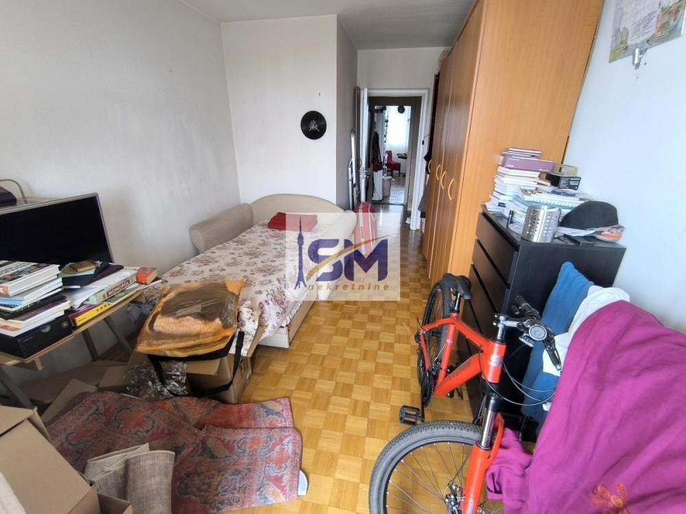 Stan na prodaju u Beogradu, Novi Beograd blok 21 (10. gimnazija), trosoban, 77m2, cena 280000 evra
