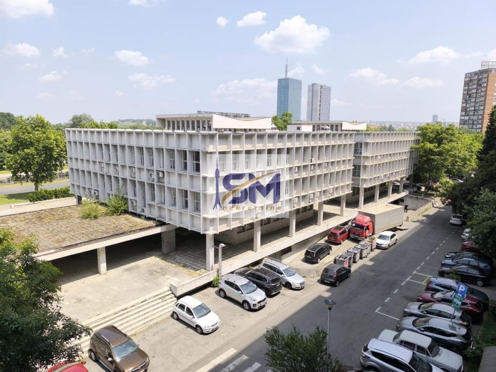 Stan na prodaju u Beogradu, Novi Beograd blok 21 (10. gimnazija), trosoban, 77m2, cena 280000 evra