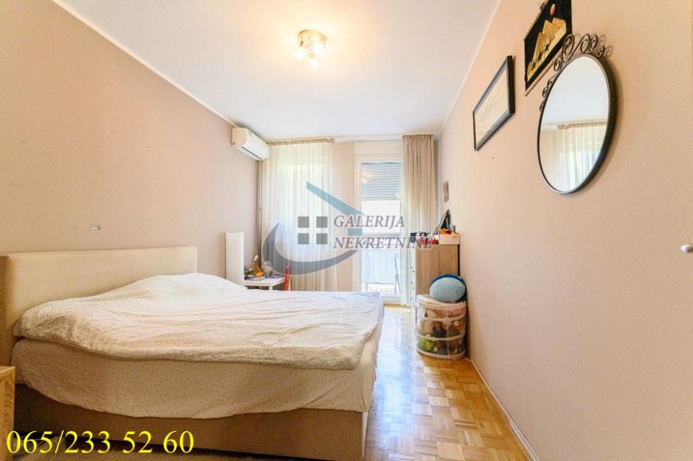Stan na prodaju u Beogradu, Kalenić pijaca, cetvorosoban, 112m2, cena 449000 evra