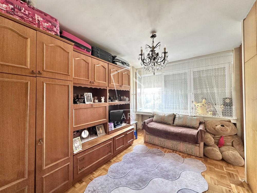 Stan na prodaju u Beogradu, Novi Beograd, troiposoban, 74m2, cena 269000 evra
