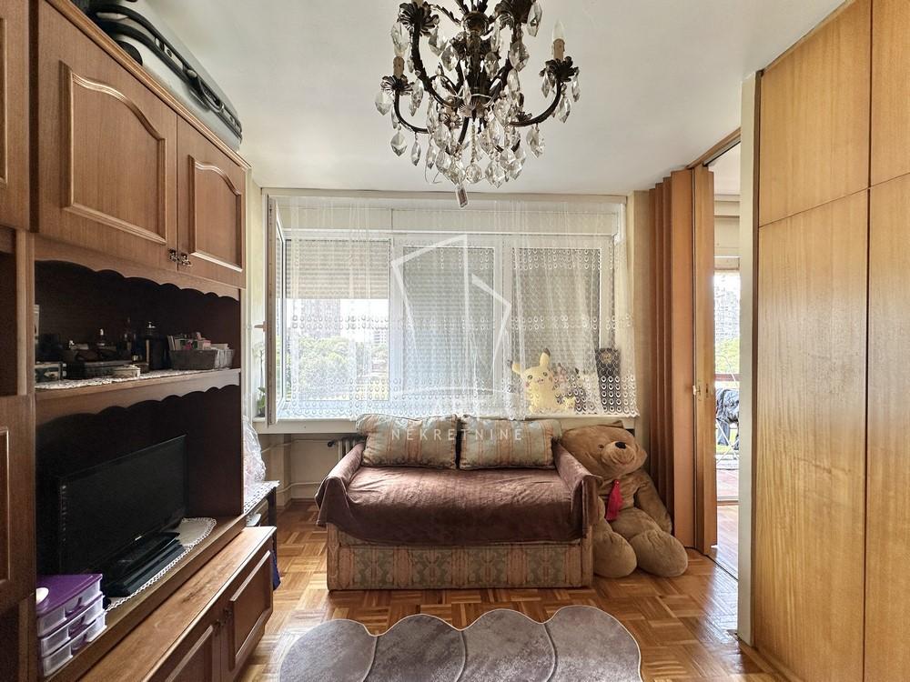 Stan na prodaju u Beogradu, Novi Beograd, troiposoban, 74m2, cena 269000 evra