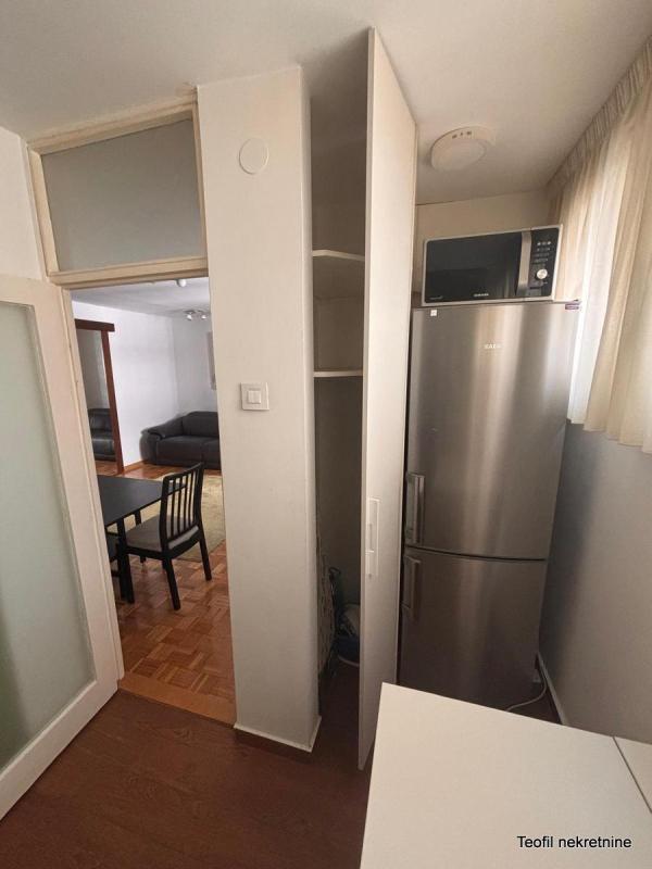 Stan na prodaju u Beogradu, Novi Beograd blok 29, jednoiposoban, 45m2, cena 173000 evra