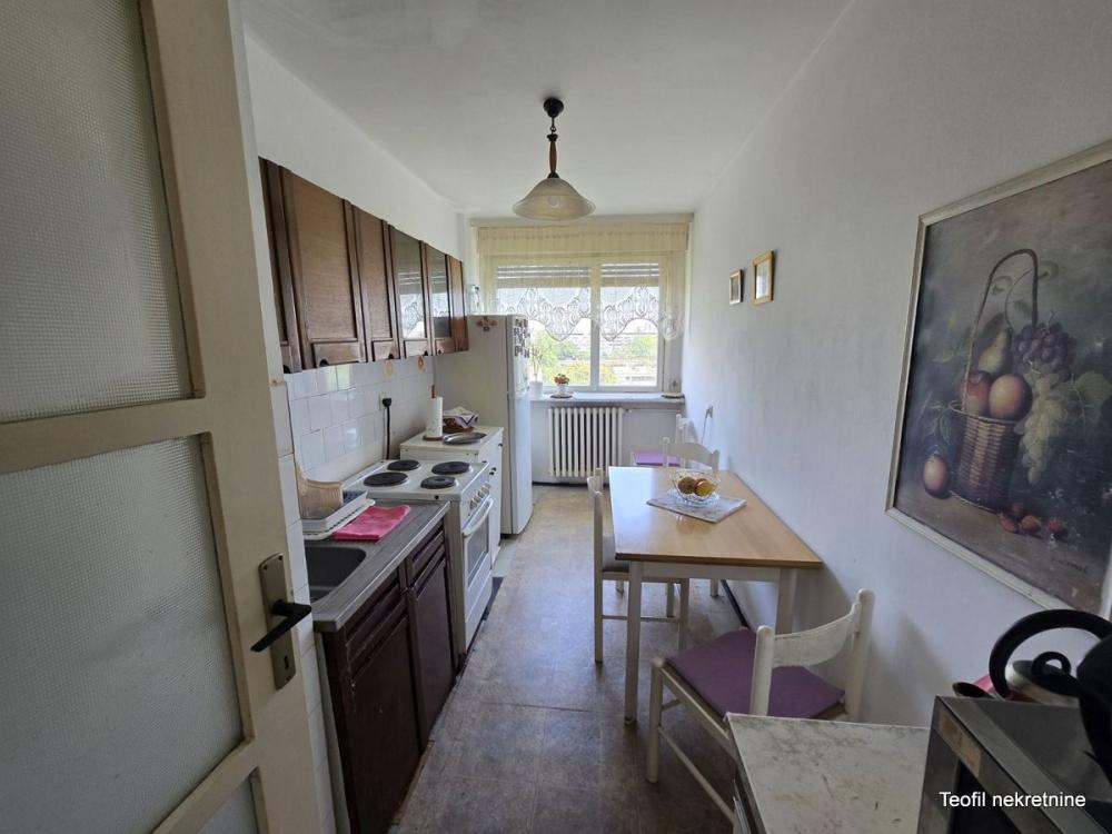 Stan na prodaju u Beogradu, Novi Beograd blok 38 (OŠ Ratko Mitrović), troiposoban, 89m2, cena 215900 evra