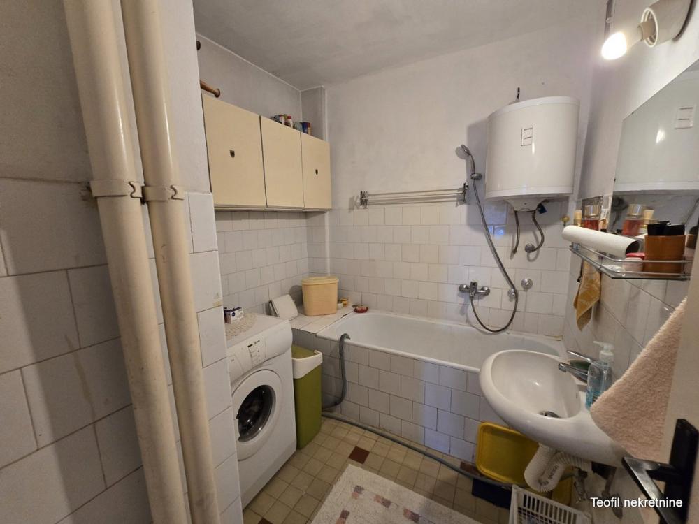 Stan na prodaju u Beogradu, Novi Beograd blok 38 (OŠ Ratko Mitrović), troiposoban, 89m2, cena 215900 evra
