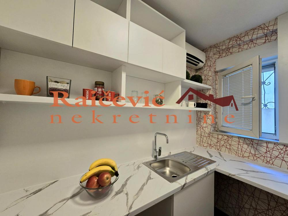 Stan na prodaju u Beogradu, Novi Beograd blok 38 (OŠ Ratko Mitrović), troiposoban, 64m2, cena 219000 evra