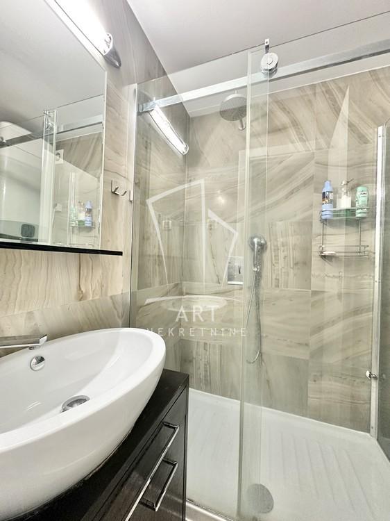 Stan na prodaju u Beogradu, Vračar, cetvorosoban, 130m2, cena 585000 evra
