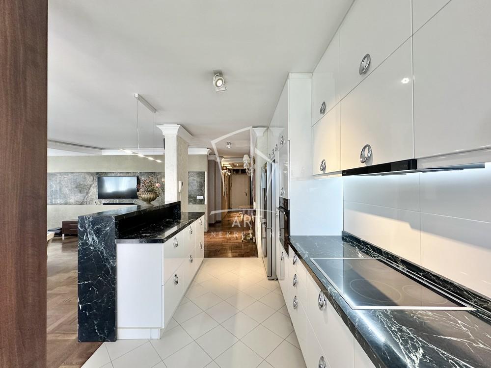Stan na prodaju u Beogradu, Vračar, cetvorosoban, 130m2, cena 585000 evra