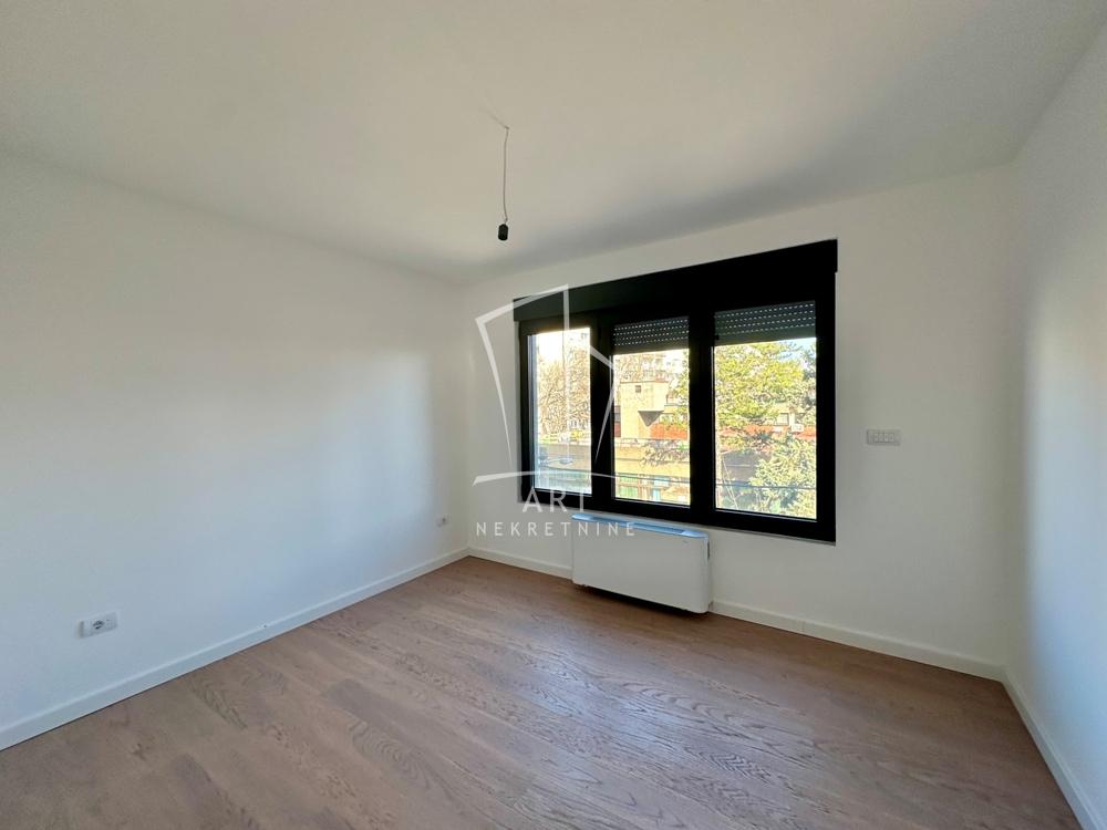 Stan na prodaju u Beogradu, Autokomanda, trosoban, 76m2, cena 289142 evra