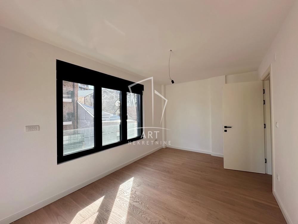 Stan na prodaju u Beogradu, Autokomanda, trosoban, 76m2, cena 289142 evra