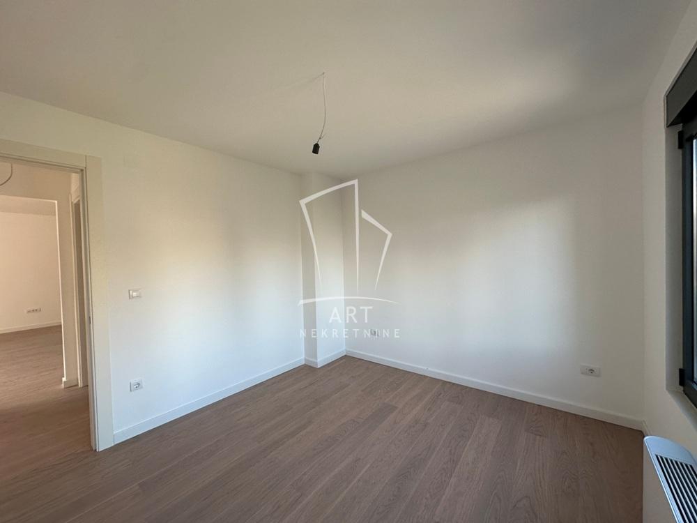 Stan na prodaju u Beogradu, Autokomanda, trosoban, 76m2, cena 289142 evra