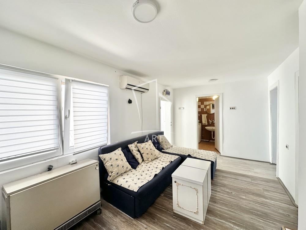 Stan na prodaju u Beogradu, Činovnička kolonija, trosoban, 50m2, cena 120000 evra