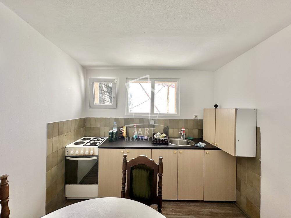 Stan na prodaju u Beogradu, Činovnička kolonija, trosoban, 50m2, cena 120000 evra