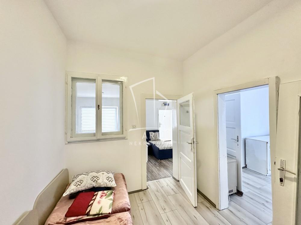 Stan na prodaju u Beogradu, Činovnička kolonija, trosoban, 50m2, cena 120000 evra