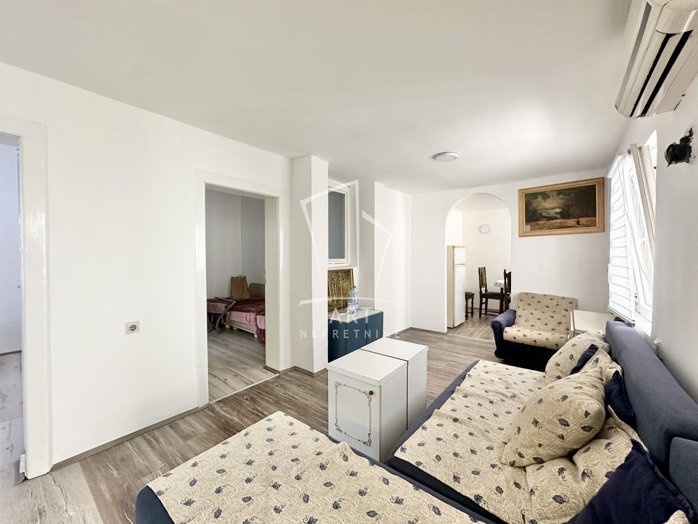 Stan na prodaju u Beogradu, Činovnička kolonija, trosoban, 50m2, cena 120000 evra