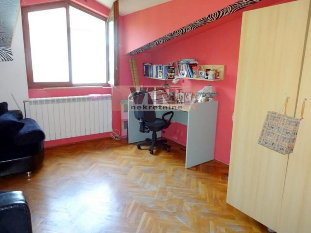 Stan na prodaju u Beogradu, Karaburma, trosoban, 71m2, cena 145000 evra
