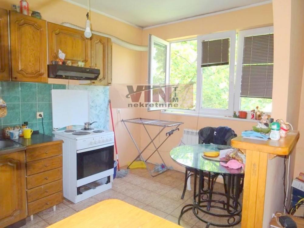 Stan na prodaju u Beogradu, Karaburma, trosoban, 71m2, cena 145000 evra
