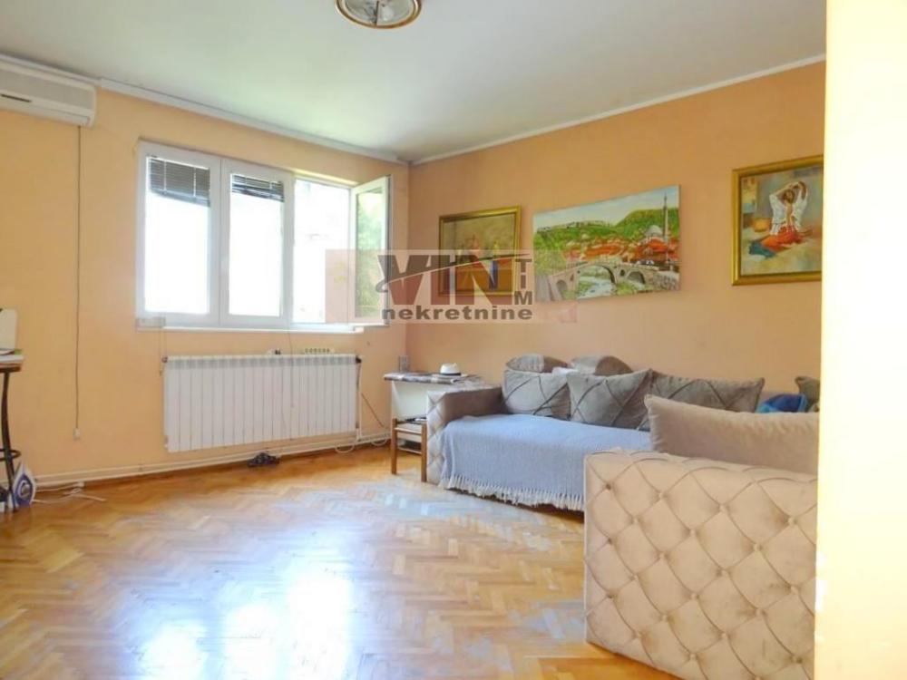 Stan na prodaju u Beogradu, Karaburma, trosoban, 71m2, cena 145000 evra