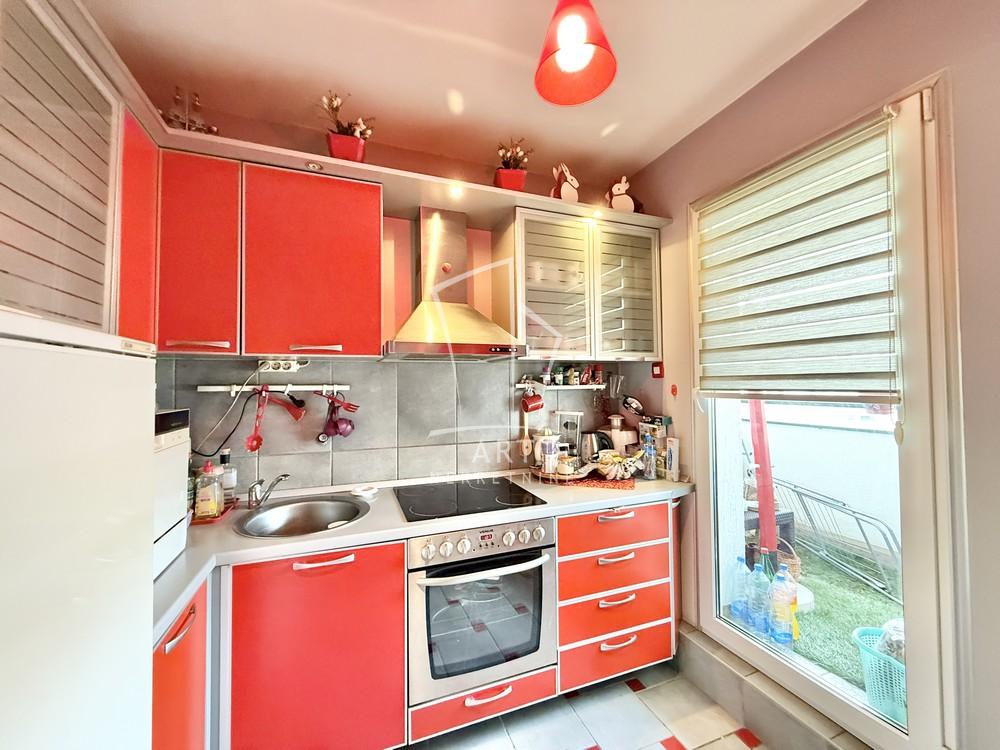 Stan na prodaju u Beogradu, Voždovac, cetvorosoban, 98m2, cena 260000 evra