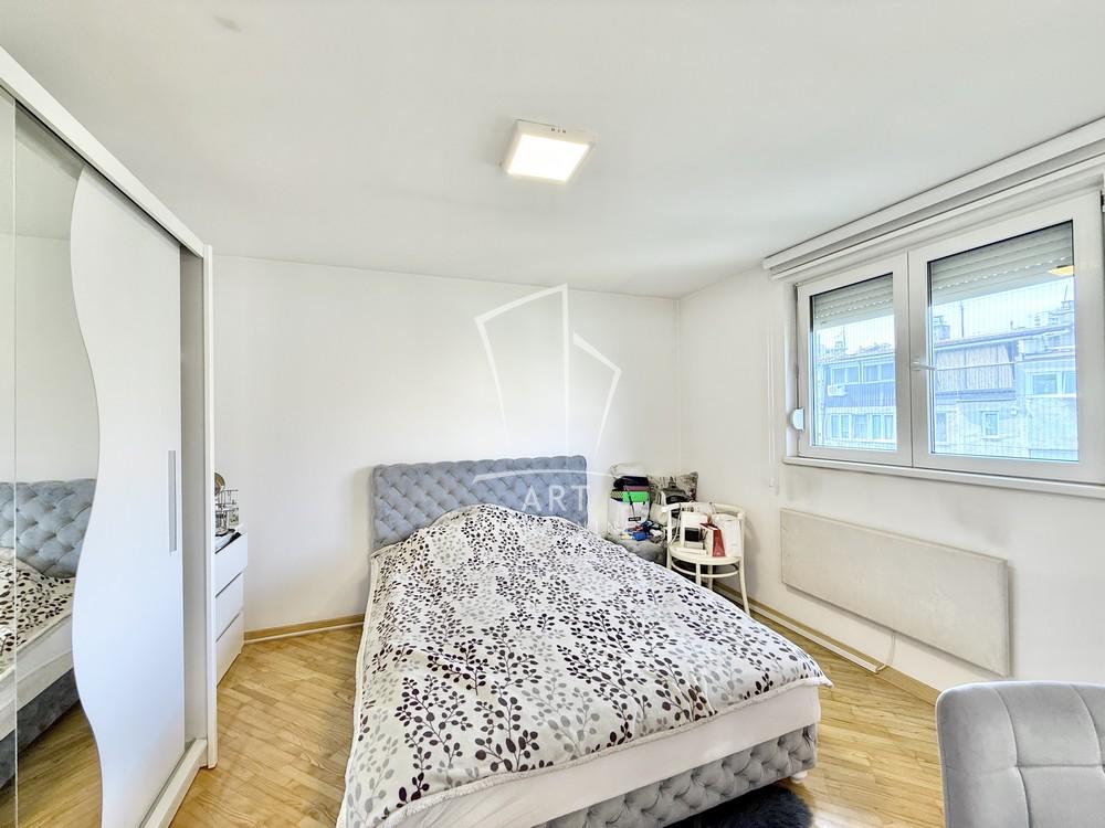Stan na prodaju u Beogradu, Voždovac, cetvorosoban, 98m2, cena 260000 evra