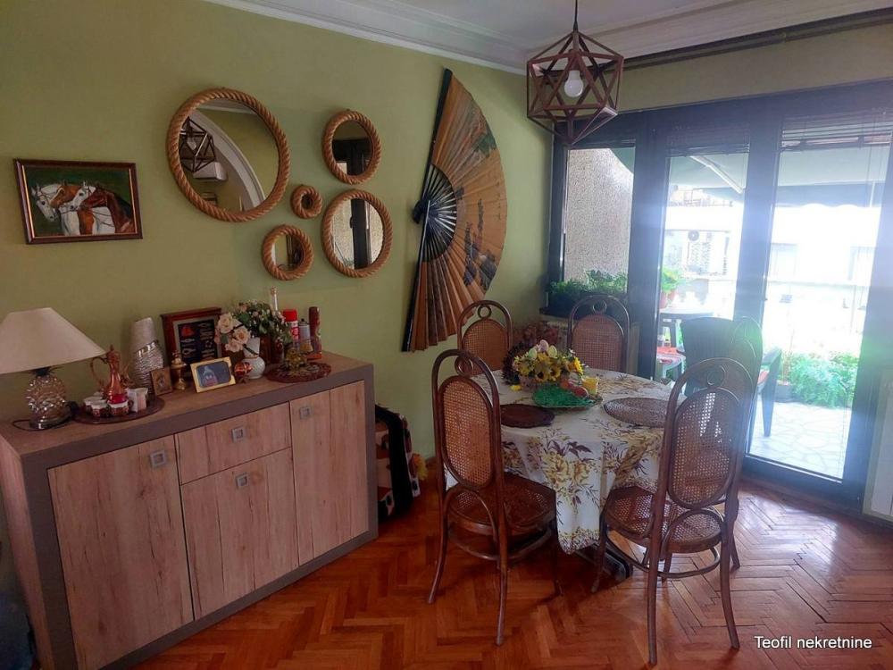 Stan na prodaju u Beogradu, Autokomanda, cetvorosoban, 100m2, cena 240000 evra