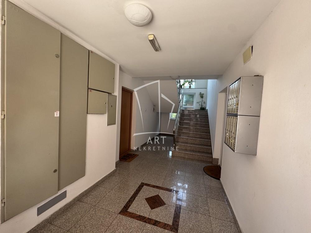 Stan na prodaju u Beogradu, Novi Beograd, dvosoban, 52m2, cena 142500 evra