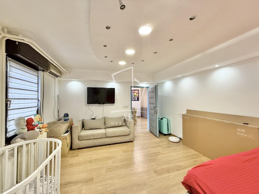 Stan na prodaju u Beogradu, Čukarica, dvoiposoban, 72m2, cena 164000 evra
