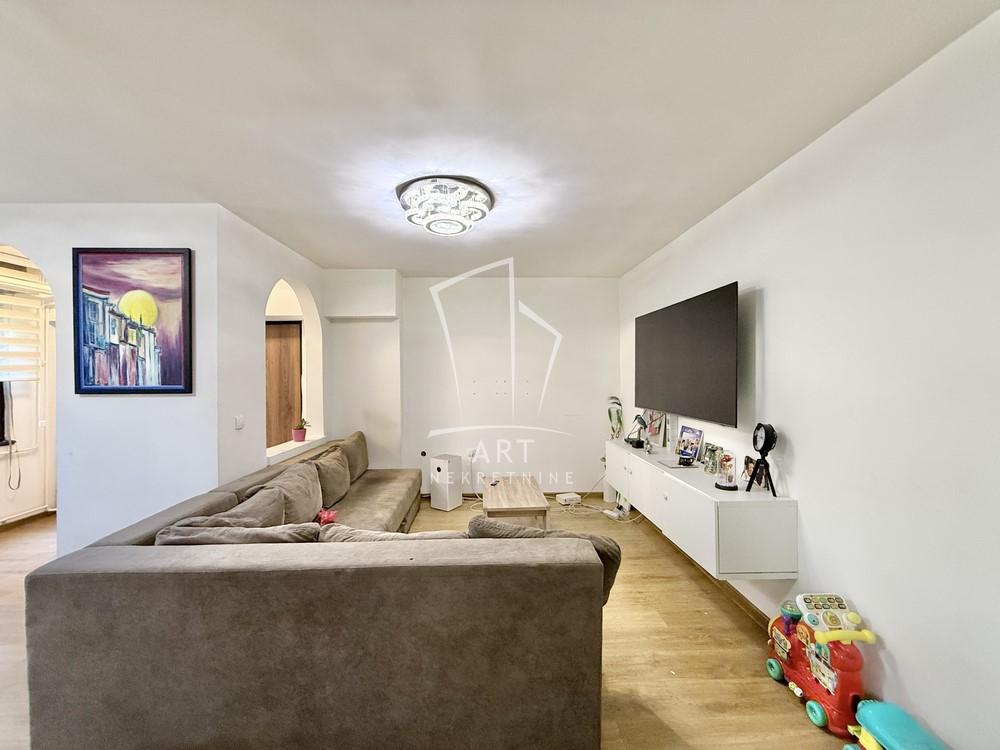 Stan na prodaju u Beogradu, Čukarica, dvoiposoban, 72m2, cena 164000 evra